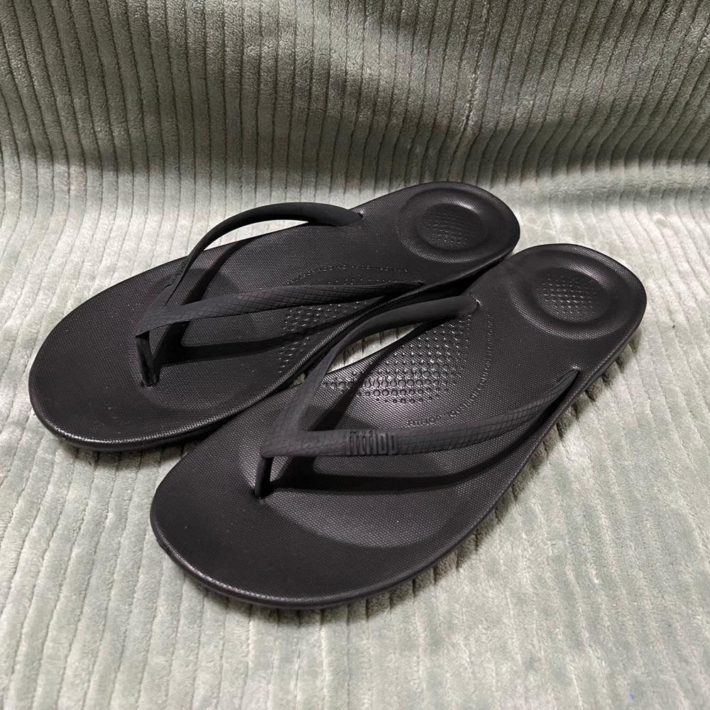 NEW! Fitflop iqushion ergonomic flip flops